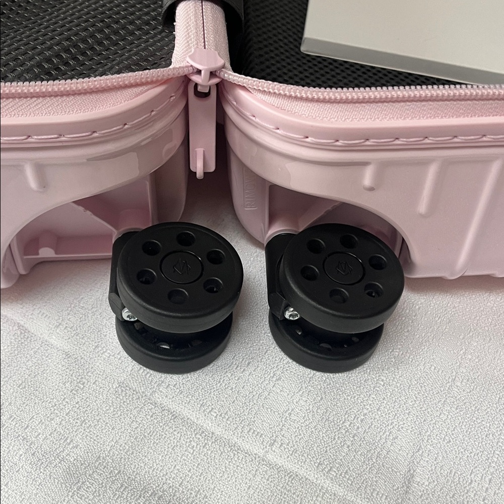 RIMOWA Ballerina Pink Carry-On - Picture 15 of 17